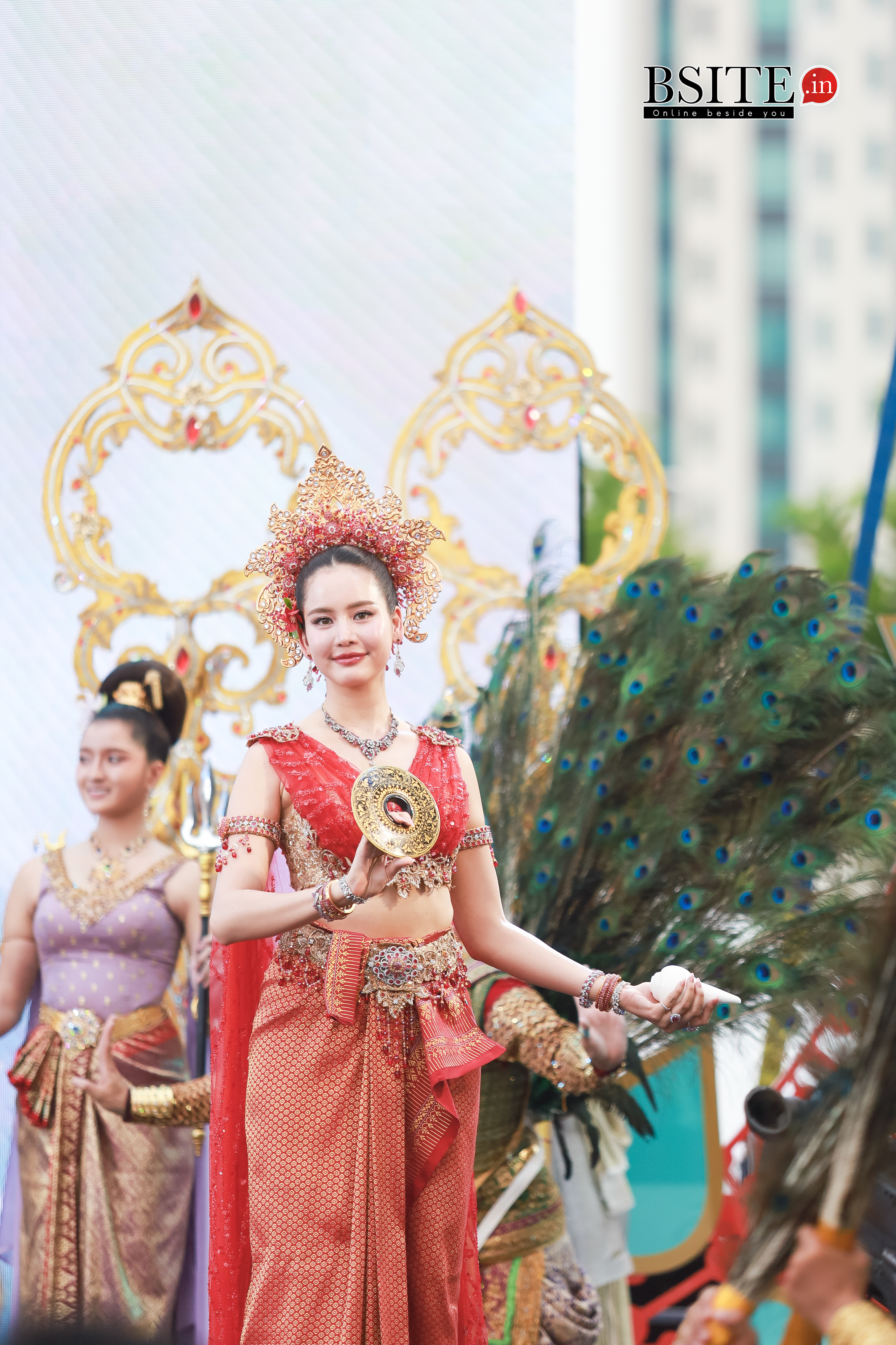 "โบว์-วิน" สาดออร่าคู่! เนรมิตสงกรานต์ไอคอนสยามสุดอลังการ ในลุคนางสงกรานต์-เทพบุตรสุดปัง! พิธีเปิดงาน ICONSIAM THAICONIC SONGKRAN CELEBRATION 2025 อย่างยิ่งใหญ่ 5 IMG 1340 1