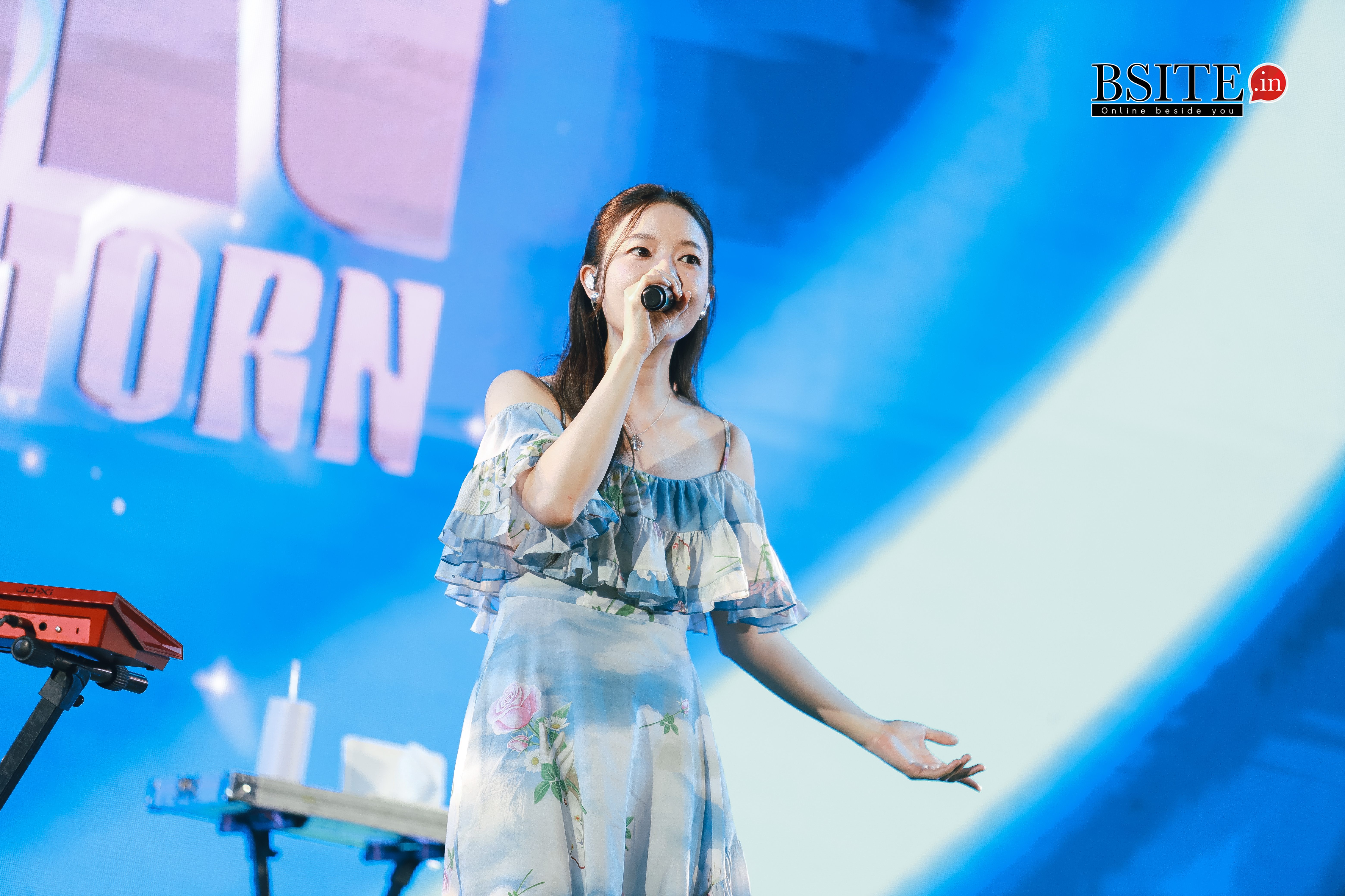 “INK WARUNTORN” แจกความสดใสฉลองสงกรานต์แบบสุดฟิน!! บนเวที “Siam Paragon Summersive : Happiness in Full Bloom” ณ พาร์ค พารากอน สยามพารากอน 2 IMG 1419