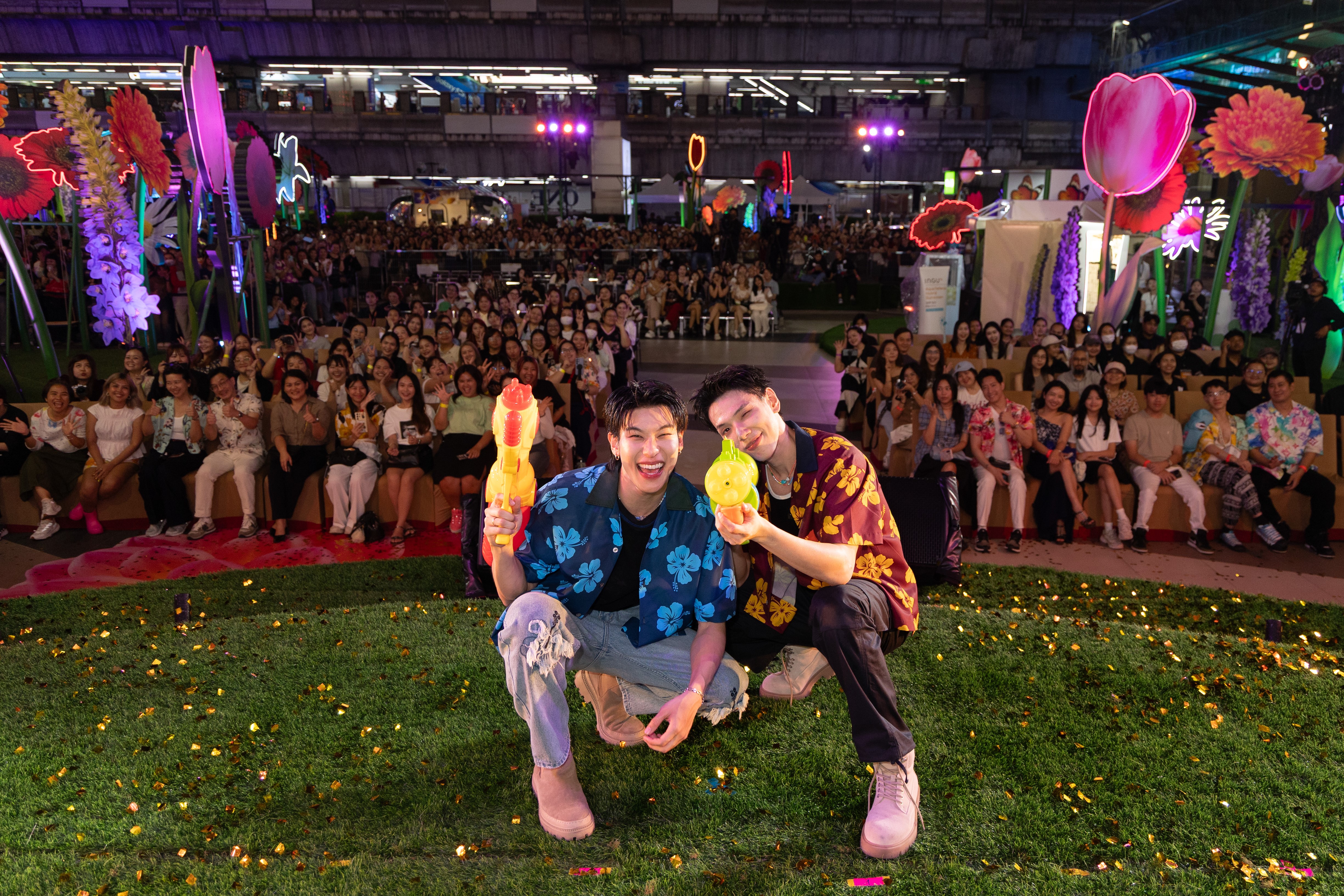 สยามพารากอน ดึง “ต้าห์อู๋-ออฟโรด” ร่วมต้อนรับเทศกาลมหาสงกรานต์อย่างยิ่งใหญ่ สาดความมันส์แบบจัดเต็มไม่ซ้ำใคร!! พร้อมชมโชว์ระดับโลก 14 ออฟโรด ร่วมต้อนรับเทศกาลมหาสงกรานต์อย่างยิ่งใหญ่ที่งานSiam Paragon Summersive Happiness in Full Bloom 1
