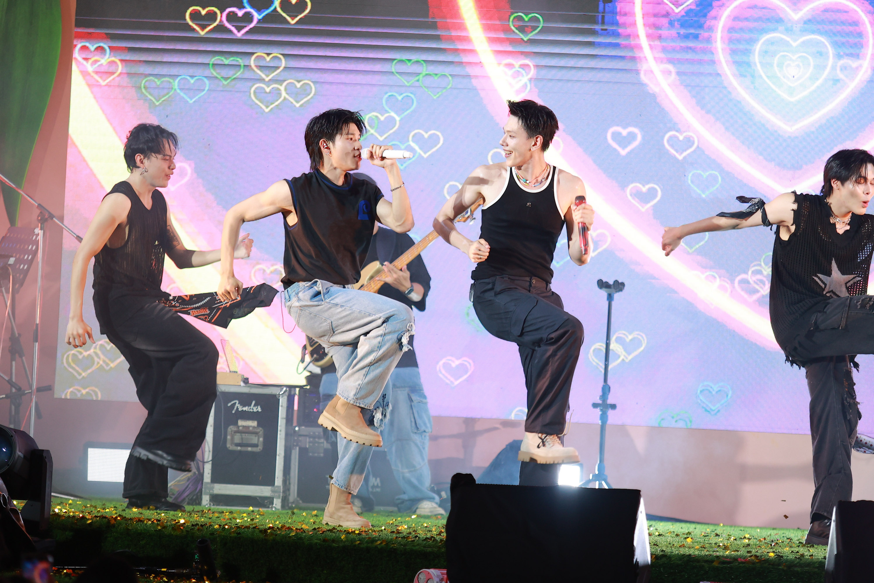 สยามพารากอน ดึง “ต้าห์อู๋-ออฟโรด” ร่วมต้อนรับเทศกาลมหาสงกรานต์อย่างยิ่งใหญ่ สาดความมันส์แบบจัดเต็มไม่ซ้ำใคร!! พร้อมชมโชว์ระดับโลก 12 ออฟโรด ร่วมต้อนรับเทศกาลมหาสงกรานต์อย่างยิ่งใหญ่ที่งานSiam Paragon Summersive Happiness in Full Bloom 11