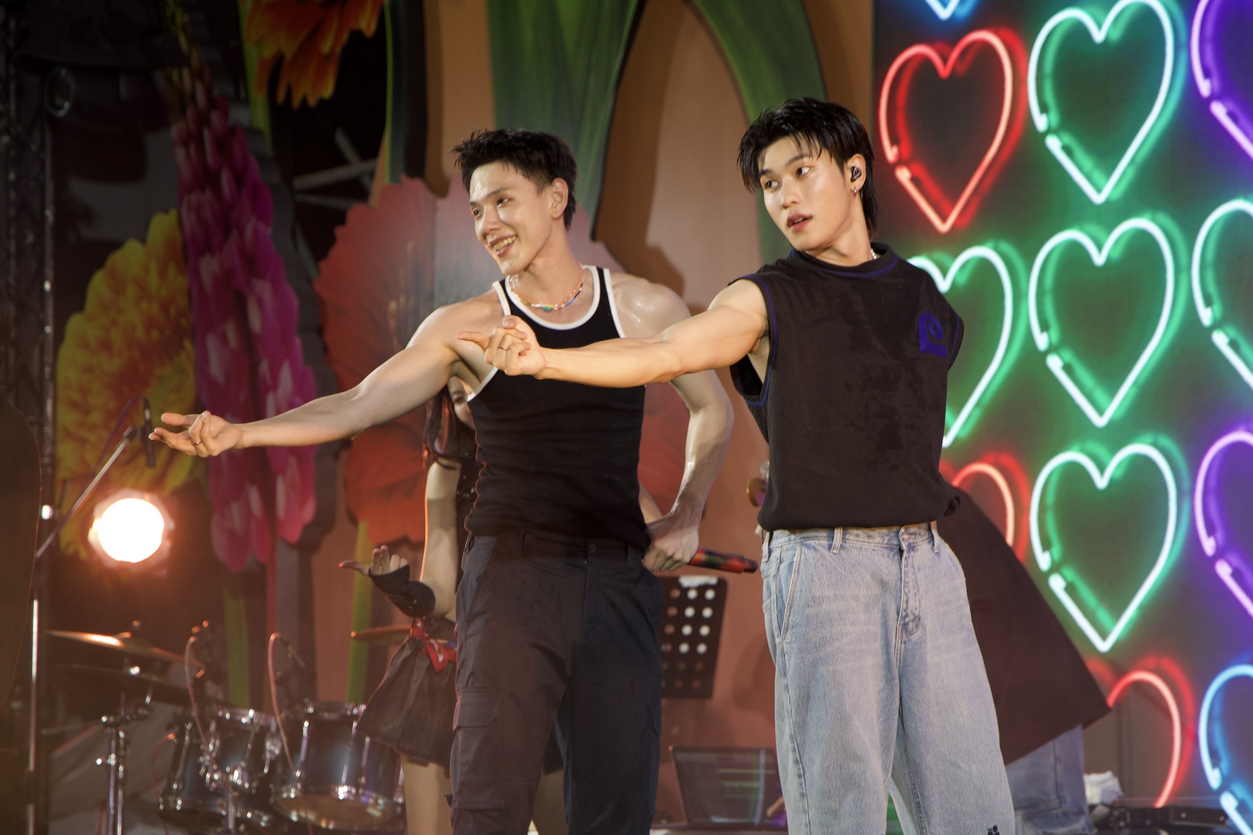 สยามพารากอน ดึง “ต้าห์อู๋-ออฟโรด” ร่วมต้อนรับเทศกาลมหาสงกรานต์อย่างยิ่งใหญ่ สาดความมันส์แบบจัดเต็มไม่ซ้ำใคร!! พร้อมชมโชว์ระดับโลก 13 ออฟโรด ร่วมต้อนรับเทศกาลมหาสงกรานต์อย่างยิ่งใหญ่ที่งานSiam Paragon Summersive Happiness in Full Bloom 12