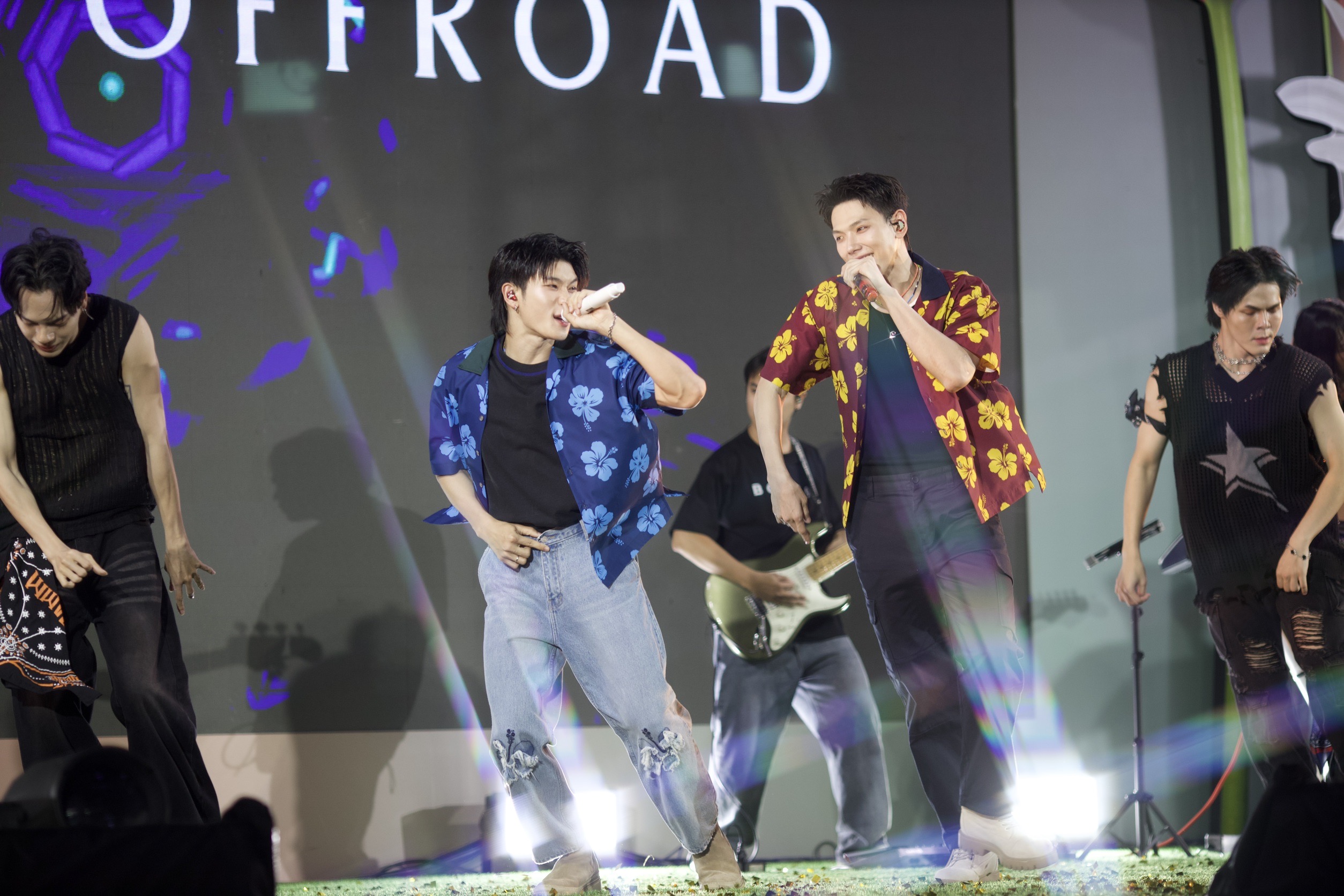 สยามพารากอน ดึง “ต้าห์อู๋-ออฟโรด” ร่วมต้อนรับเทศกาลมหาสงกรานต์อย่างยิ่งใหญ่ สาดความมันส์แบบจัดเต็มไม่ซ้ำใคร!! พร้อมชมโชว์ระดับโลก 5 ออฟโรด ร่วมต้อนรับเทศกาลมหาสงกรานต์อย่างยิ่งใหญ่ที่งานSiam Paragon Summersive Happiness in Full Bloom 6