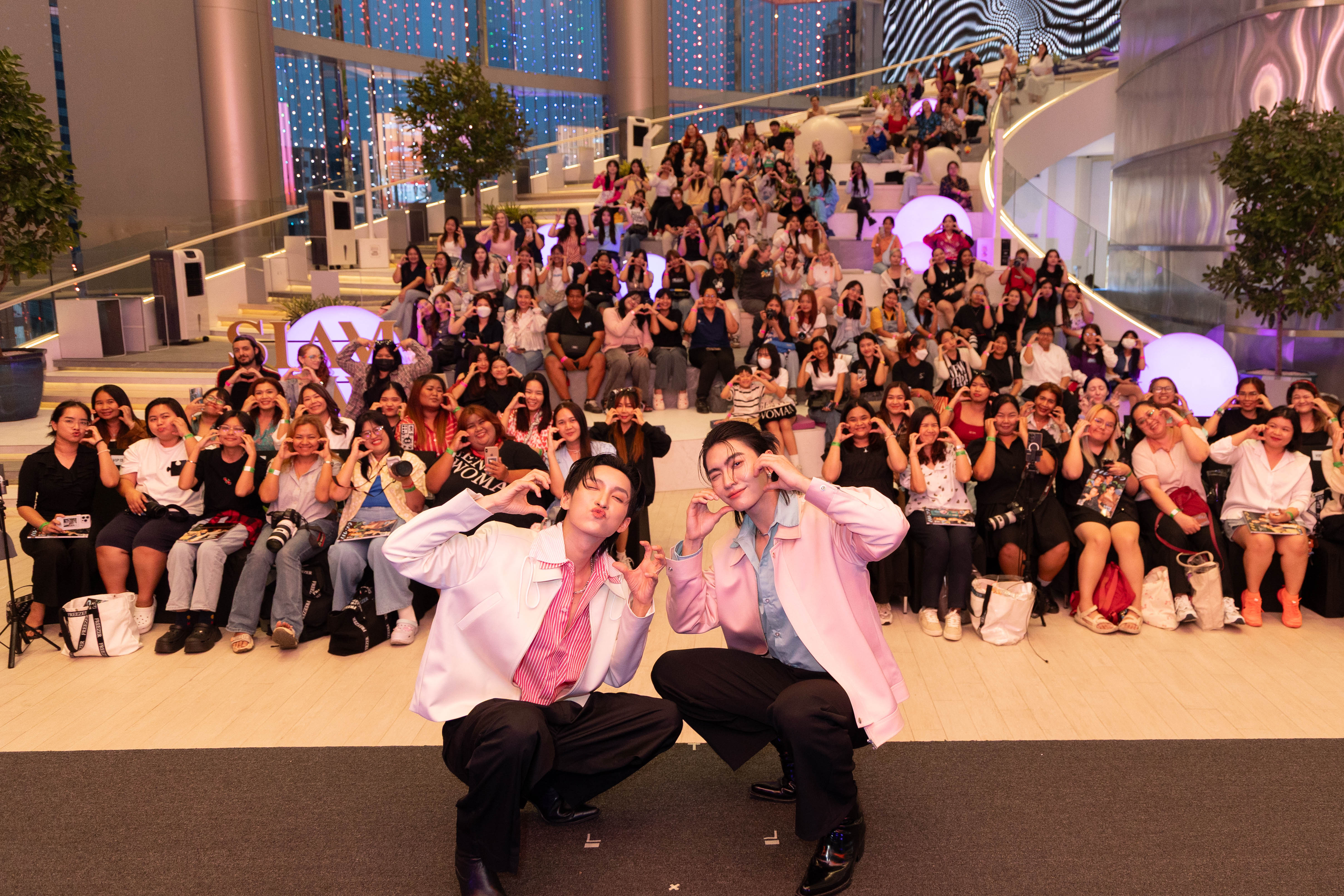 สยามพารากอน ชวนหนุ่มๆ “ATLAS” ระเบิดความมันส์รับสงกรานต์แบบจัดเต็ม!! “Siam Paragon Summersive : Happiness in Full Bloom” ณ พาร์ค พารากอน สยามพารากอน 4 Meet Greet กับสองหนุ่ม บอส ชัยกมล เสริมส่งวิทยะ และ โนอึล ณัฐรัชต์ ตังวาย 1