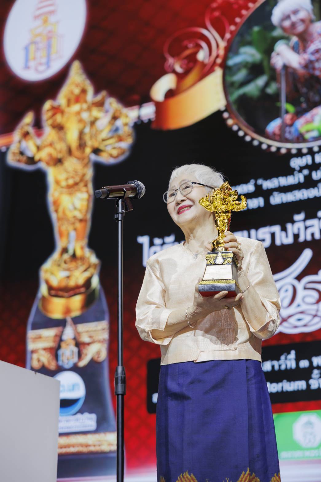 คนบันเทิง สุดคึกคัก!!! เข้ารับรางวัลงานประทานรางวัลวิทยุโทรทัศน์แห่งชาติ ครั้งที่ ๑๓ 22 1089127 0