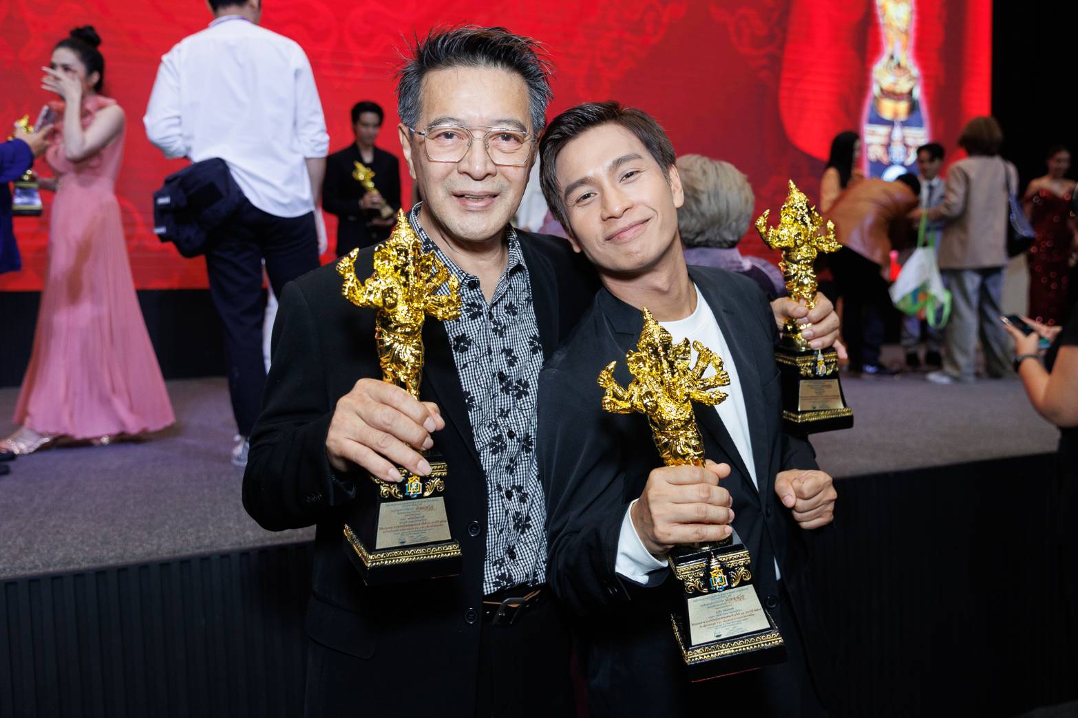 คนบันเทิง สุดคึกคัก!!! เข้ารับรางวัลงานประทานรางวัลวิทยุโทรทัศน์แห่งชาติ ครั้งที่ ๑๓ 31 1089129 0
