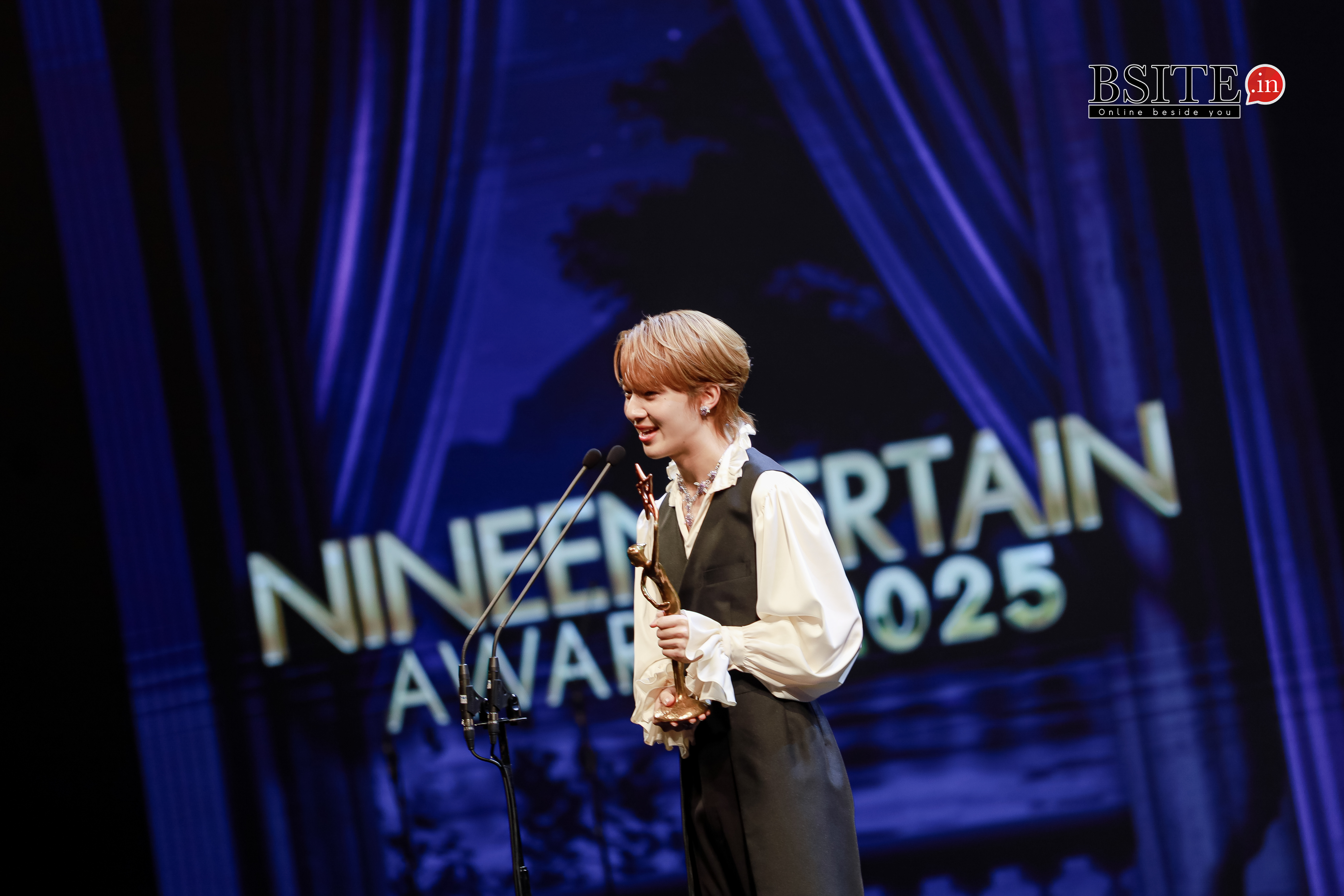 ศิลปิน นักแสดงชื่อดังตบเท้าร่วมงานสุดอบอุ่นขึ้นเทรนด์ทีเดียวสำหรับงานประกาศรางวัลหน้าม่านคุณภาพหลังม่านคุณธรรม “ไนน์เอ็นเตอร์เทนอวอร์ดประจำปี 2025” 14 IMG 2987