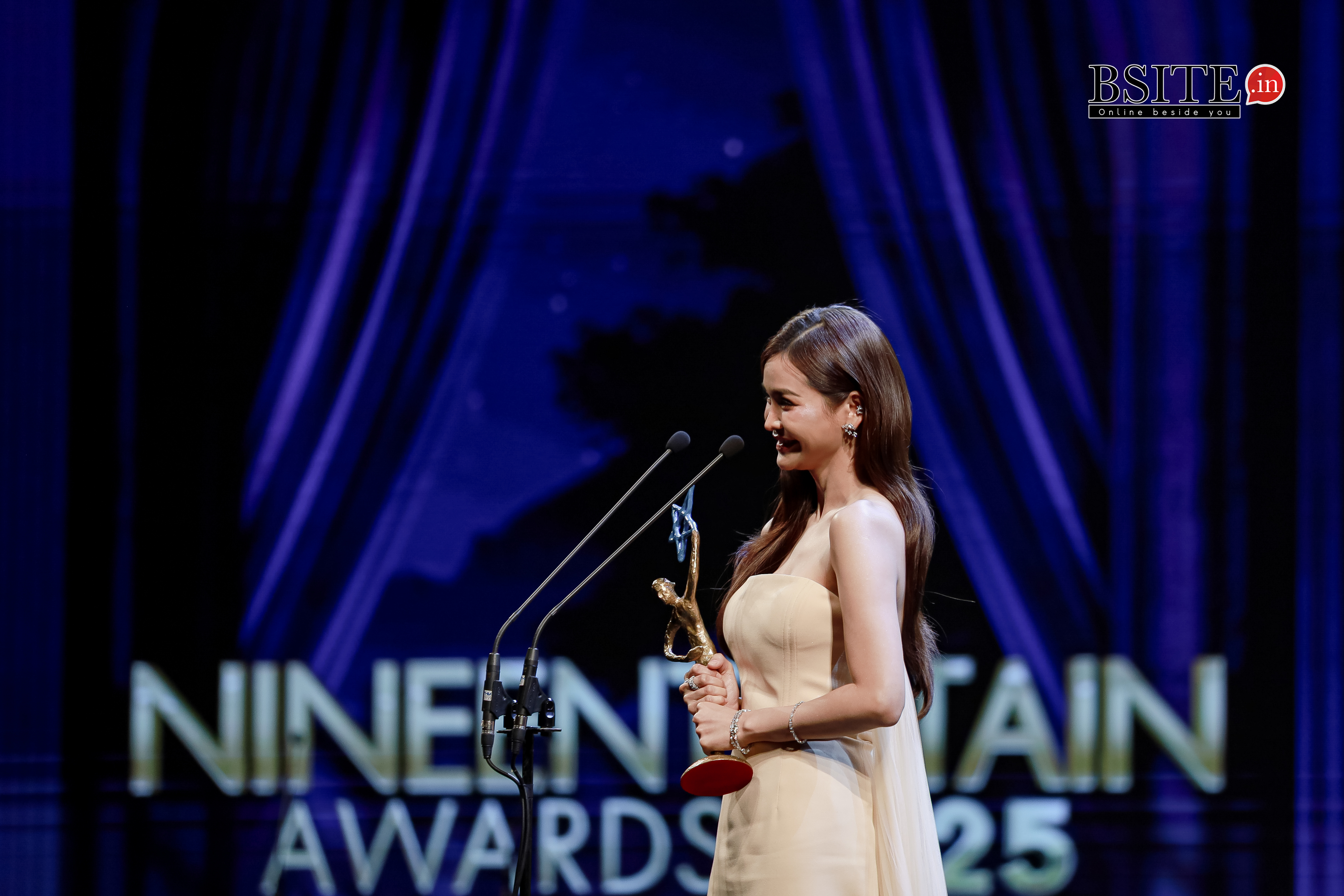ศิลปิน นักแสดงชื่อดังตบเท้าร่วมงานสุดอบอุ่นขึ้นเทรนด์ทีเดียวสำหรับงานประกาศรางวัลหน้าม่านคุณภาพหลังม่านคุณธรรม “ไนน์เอ็นเตอร์เทนอวอร์ดประจำปี 2025” 26 IMG 3005